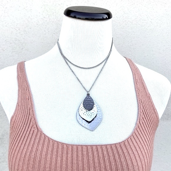 GUESS silver hammered pendant necklace leaf layered long lariat wrap around NEW - Picture 1 of 7